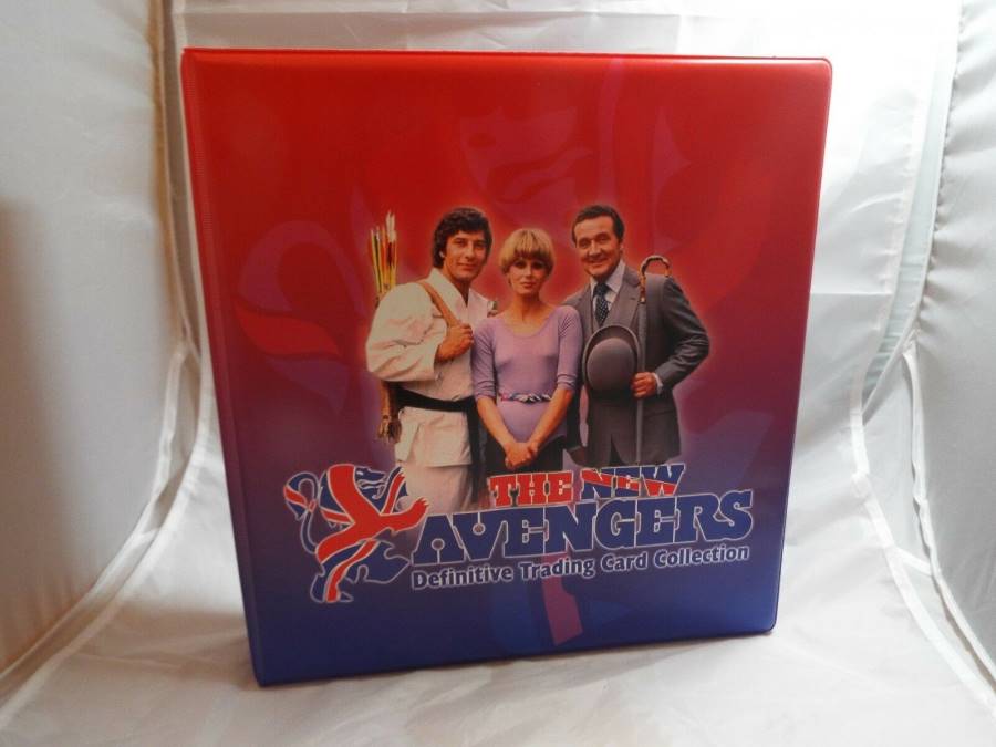THE NEW AVENGERS TRADING CARDS COLLECTORS BINDER BY STRICTLY INK