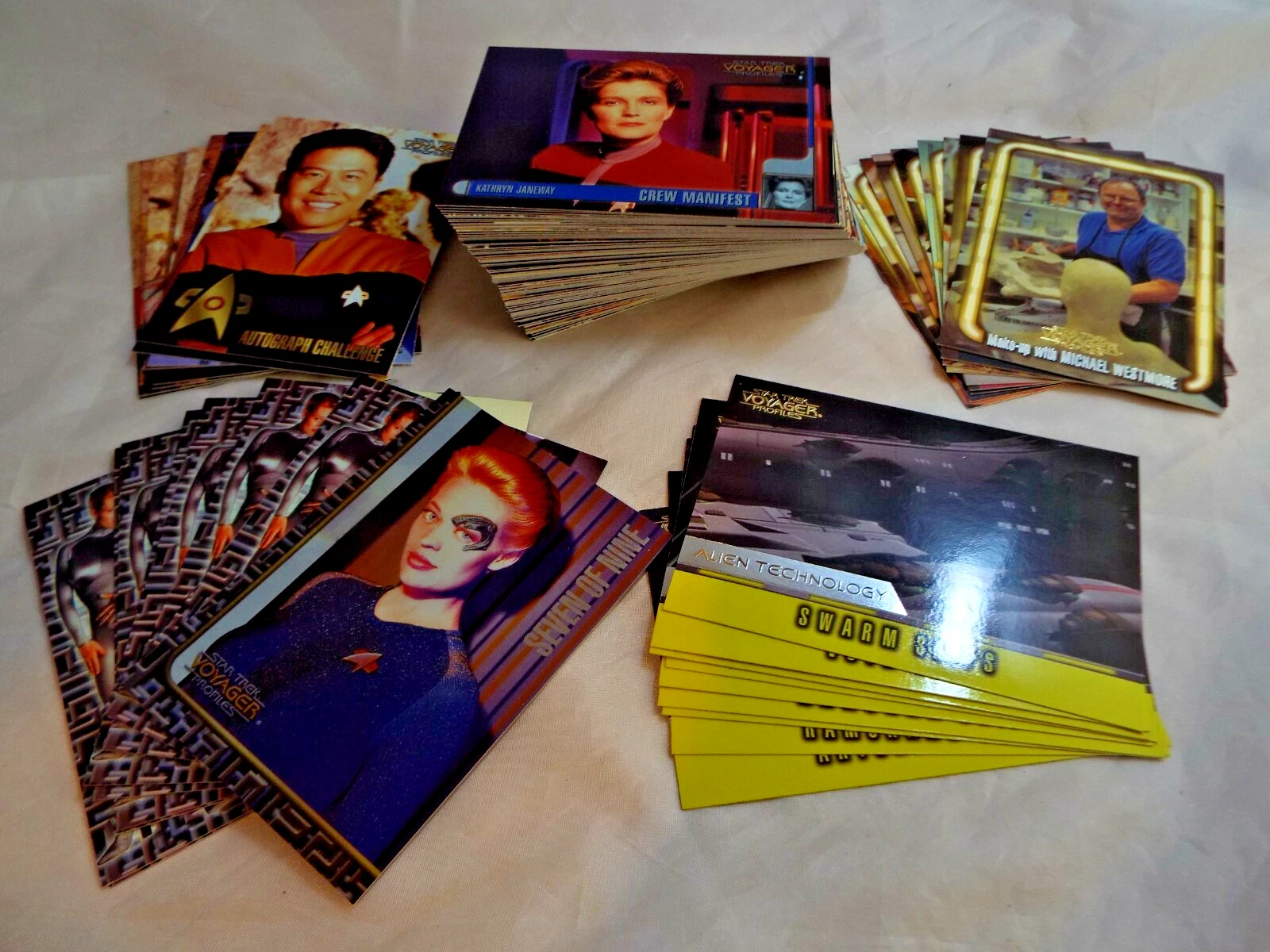 STAR TREK VOYAGER PROFILES MINI MASTER SET