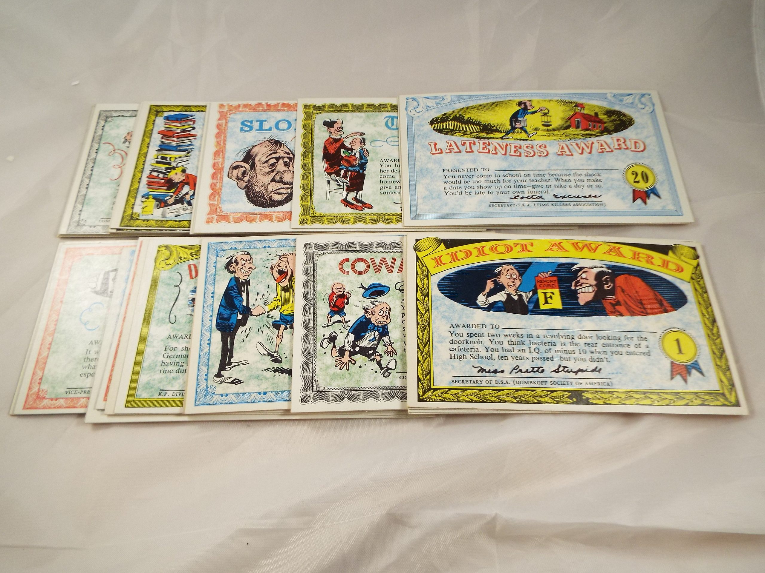 TOPPS NUTTY AWARDS POSTCARDS COMPLETE SET OF 32 IN EXCELLENT CONDITION.