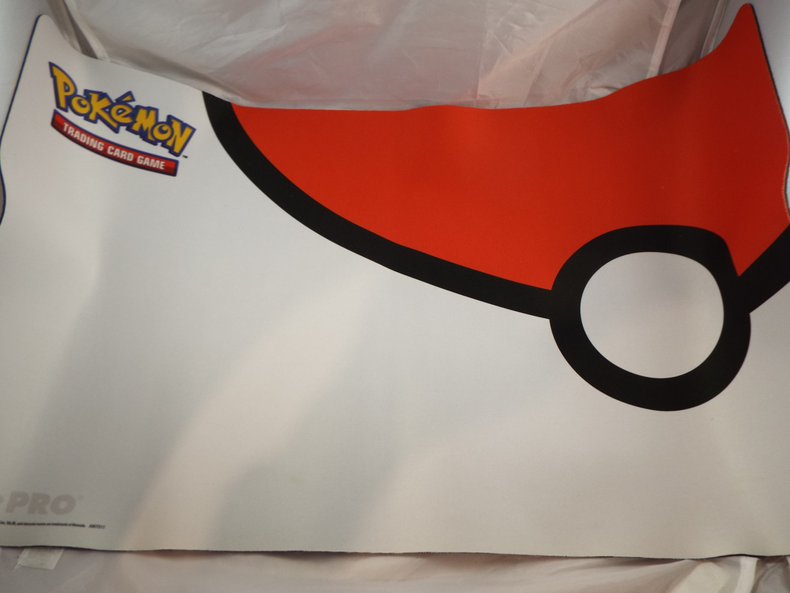 POKEMON ULTRA PRO POKEBALL PLAYMAT