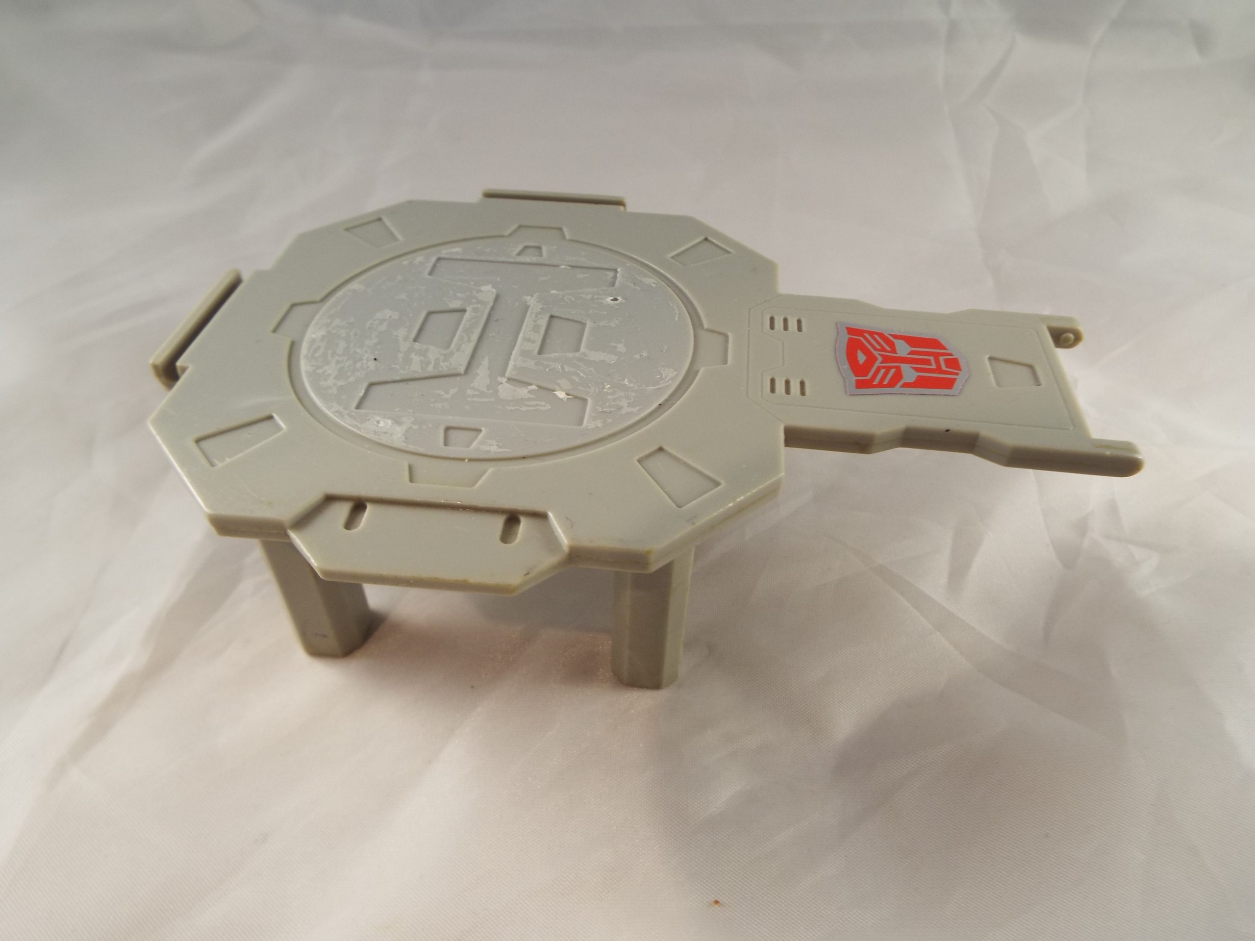TRANSFORMERS GENERATION 1, G1 AUTOBOT FIGURE COUNTDOWN HELIPAD