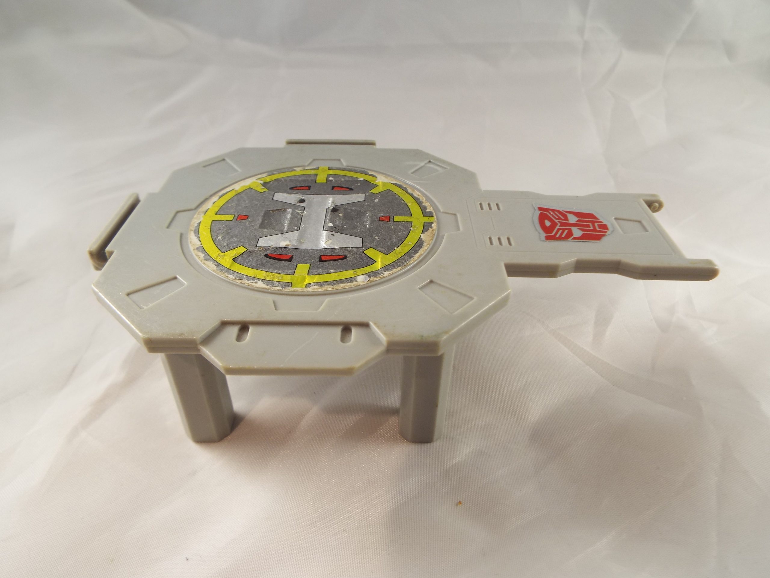 TRANSFORMERS GENERATION 1, G1 AUTOBOT FIGURE COUNTDOWN HELIPAD