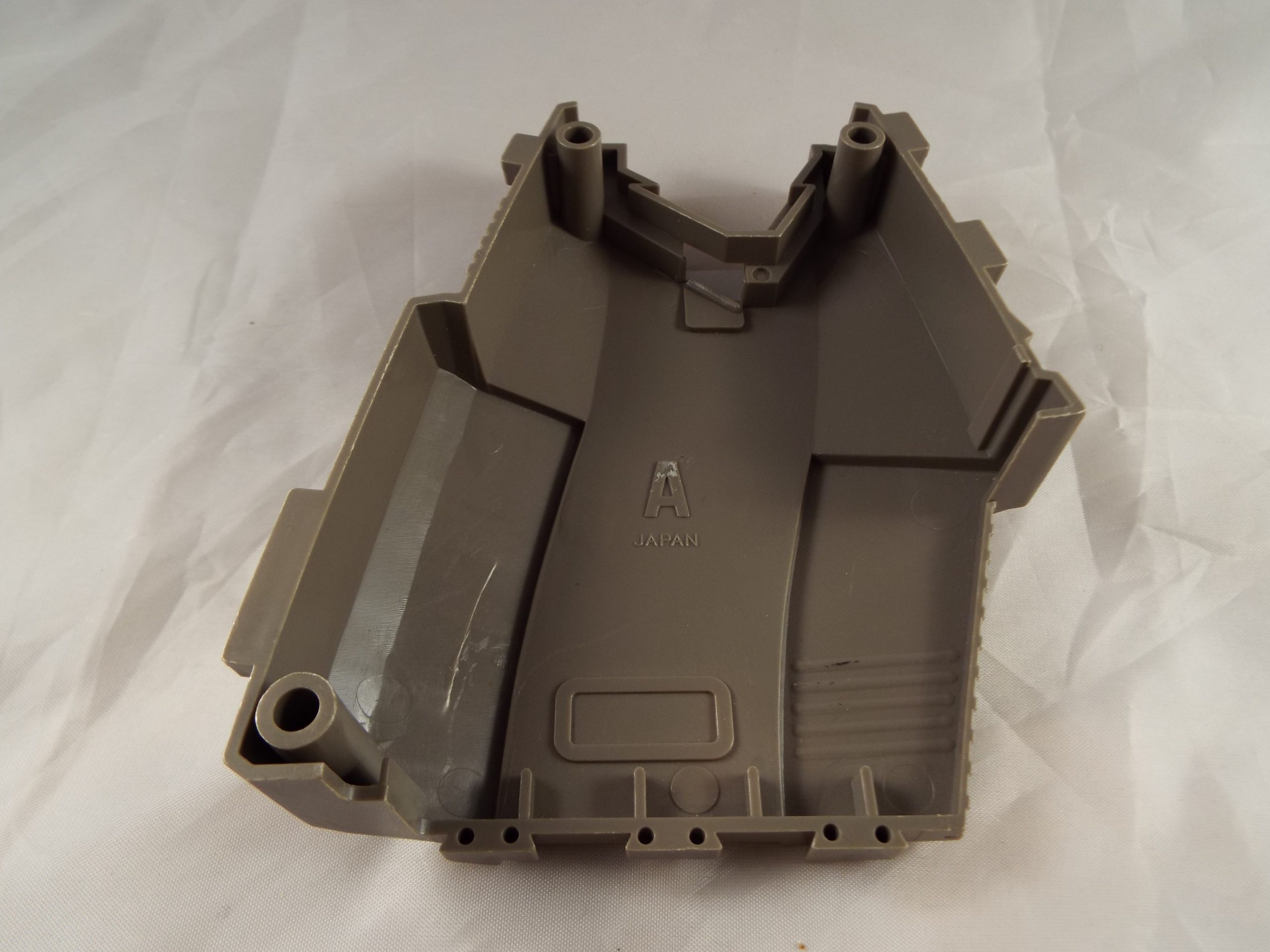 TRANSFORMERS GENERATION 1, G1 AUTOBOT OMEGA SUPREME TRACK SECTION A (light brown)