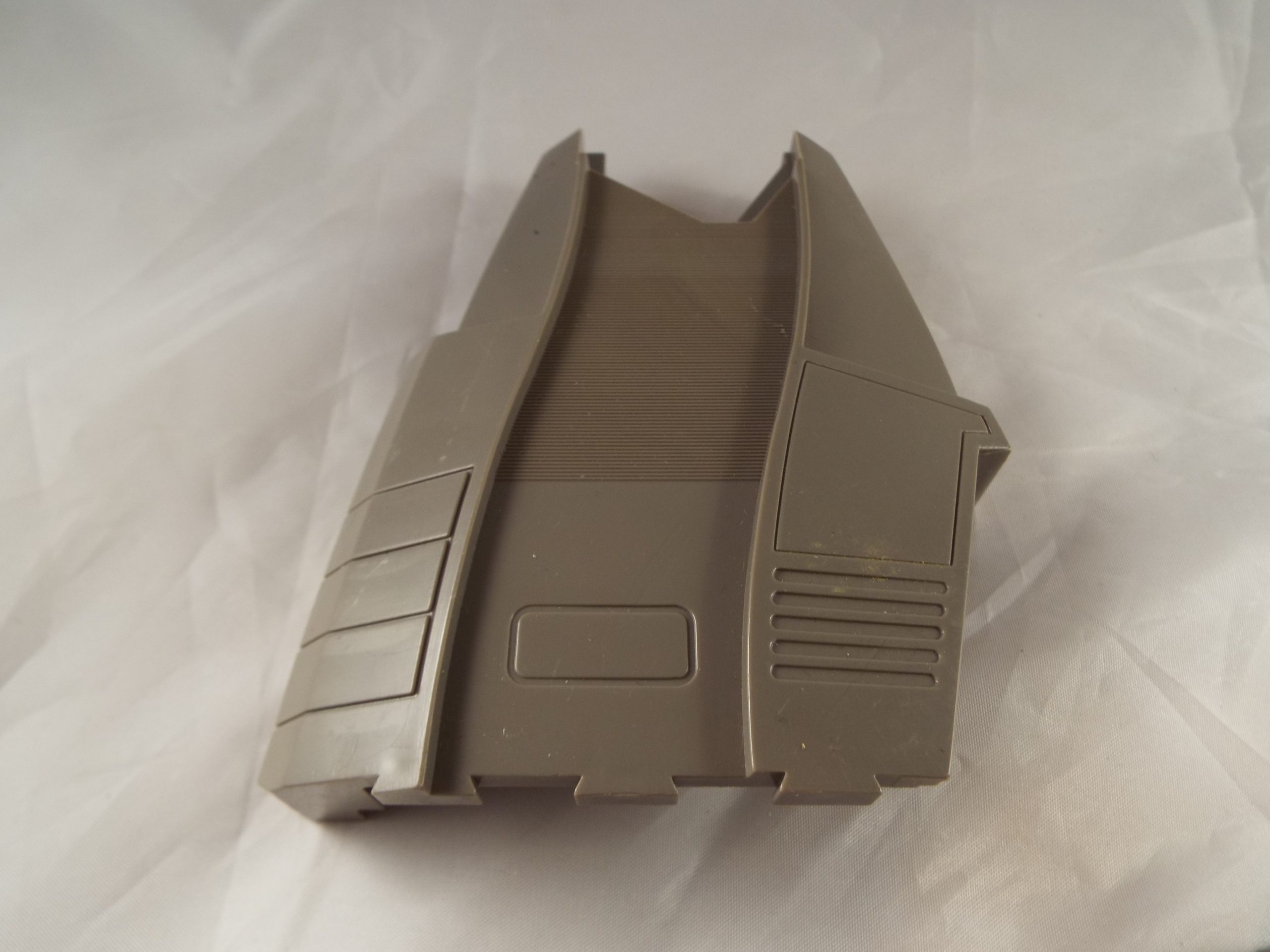 TRANSFORMERS GENERATION 1, G1 AUTOBOT OMEGA SUPREME TRACK SECTION C (light brown)