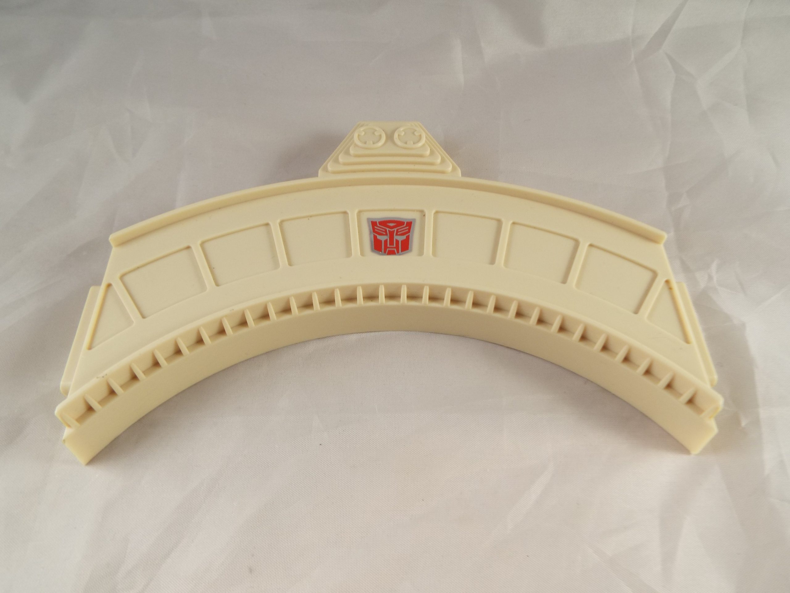 TRANSFORMERS GENERATION 1, G1 AUTOBOT OMEGA SUPREME TRACK SECTION I (cream)
