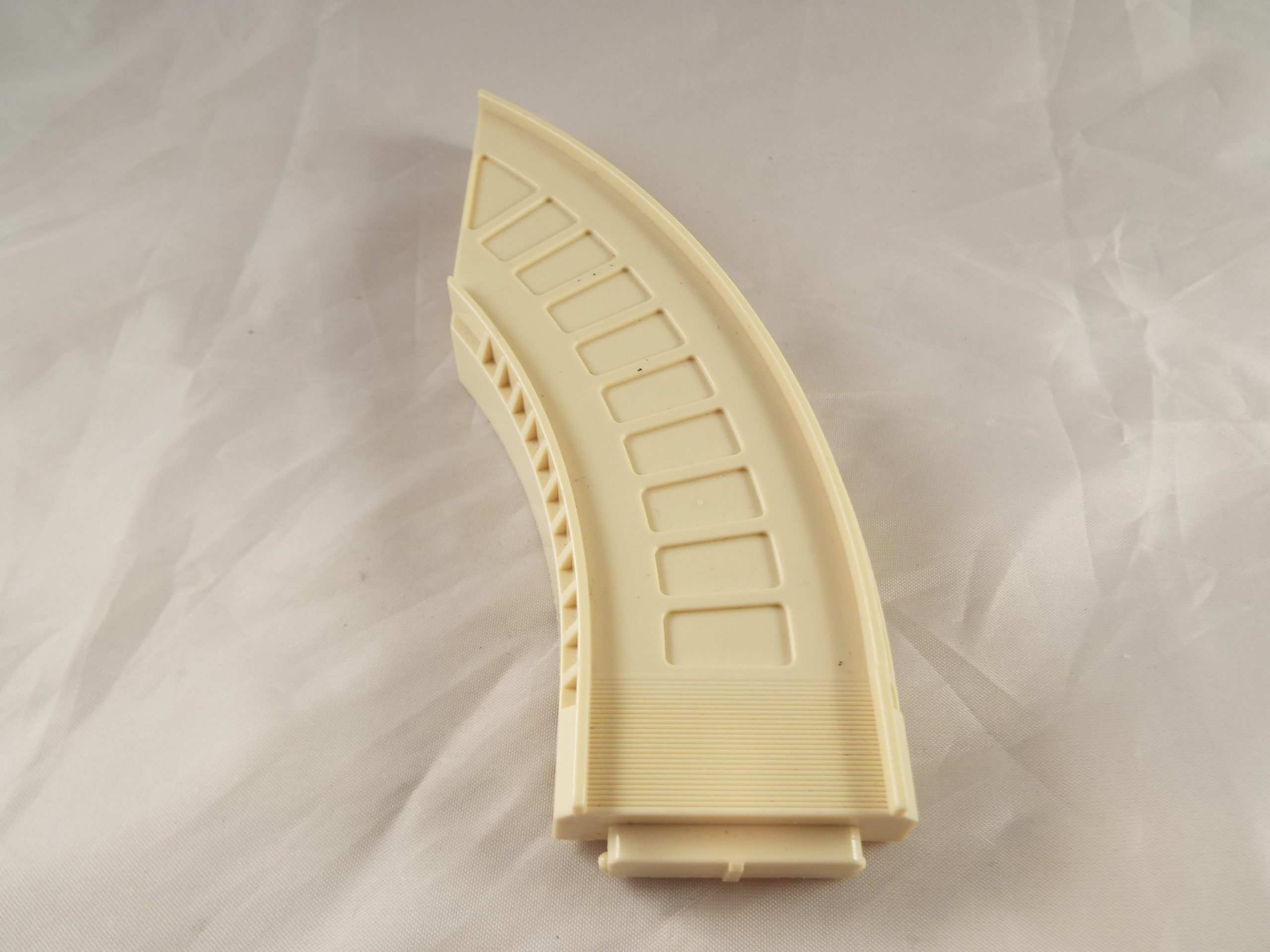 TRANSFORMERS GENERATION 1, G1 AUTOBOT OMEGA SUPREME TRACK SECTION J (cream)