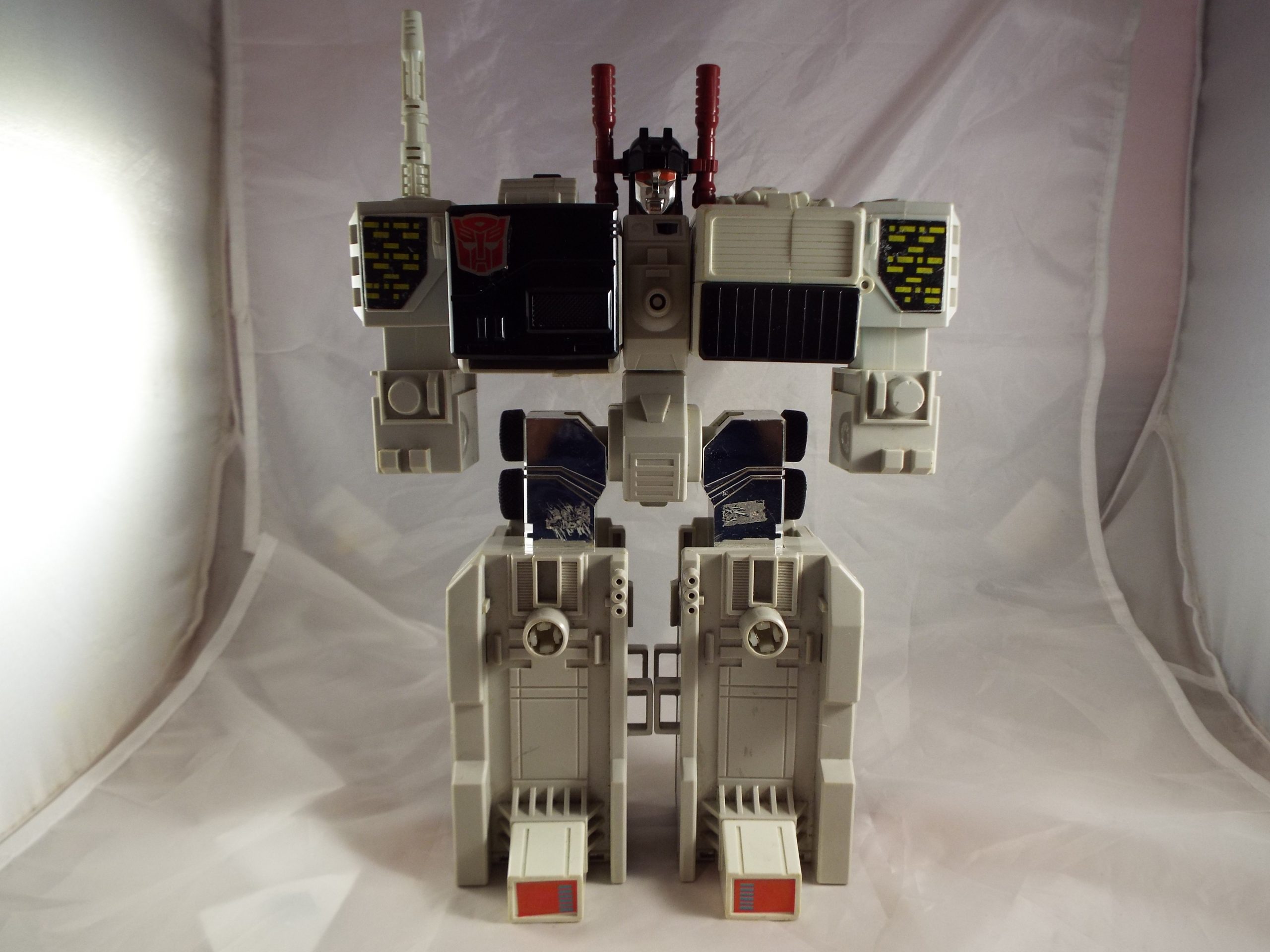 TRANSFORMERS GENERATION 1, G1 AUTOBOT FIGURE METROPLEX