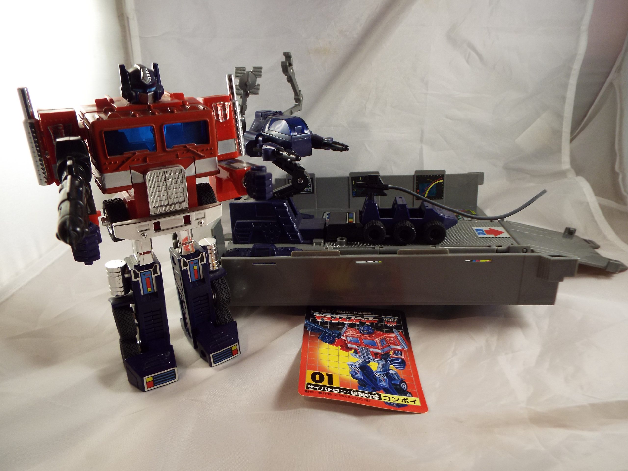 TRANSFORMERS GENERATION 1, G1 AUTOBOT FIGURE OPTIMUS PRIME 92 REISSUE (near comp)