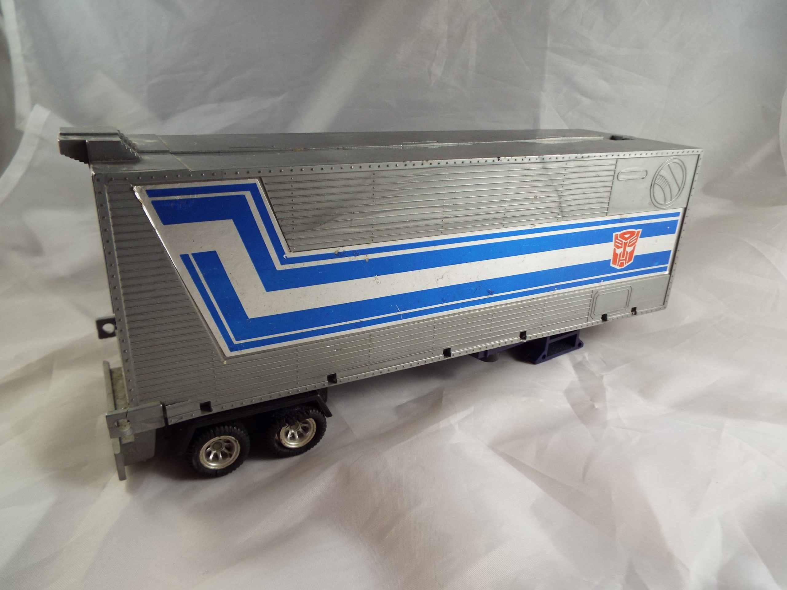 TRANSFORMERS GENERATION 1, G1 AUTOBOT FIGURE OPTIMUS PRIME TRAILOR