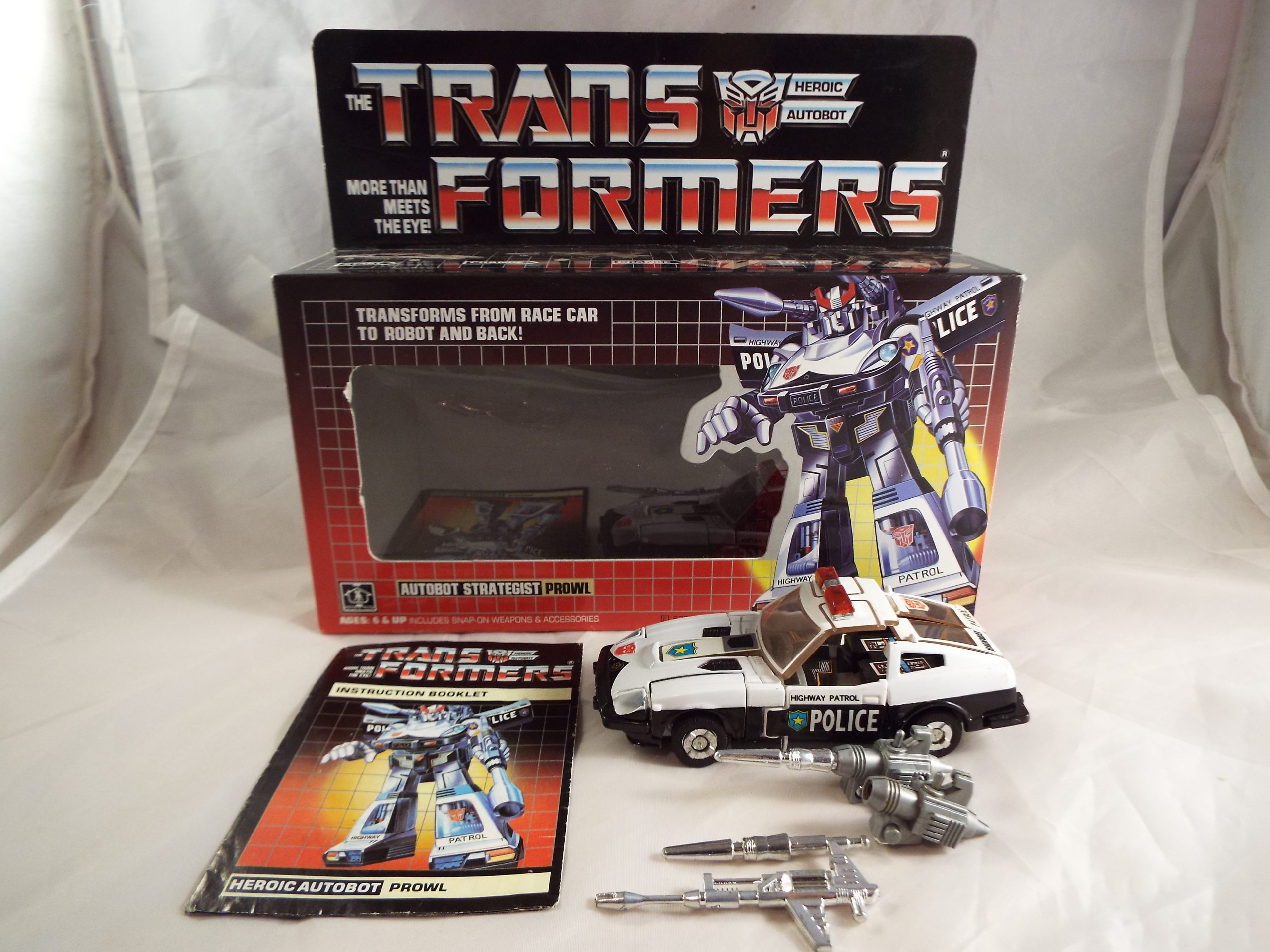 TRANSFORMERS GENERATION 1, G1 AUTOBOT FIGURE PROWL WITH BOX